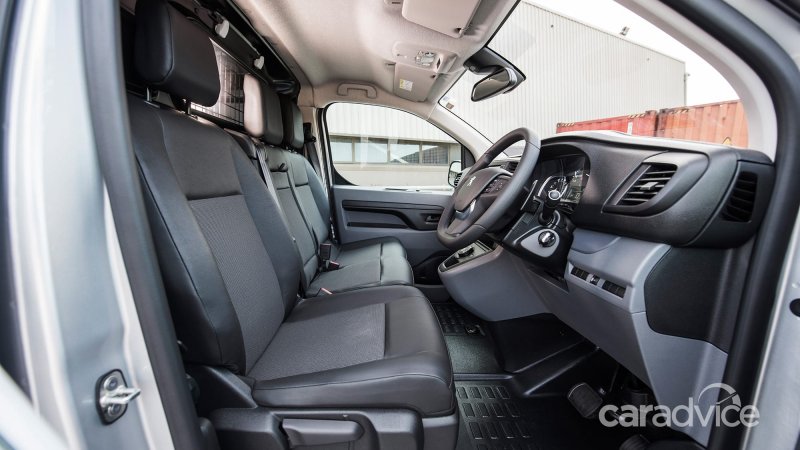 Peugeot Expert 2021 салон