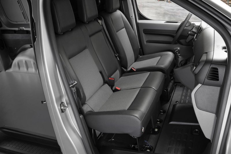Peugeot Expert 9 Seater