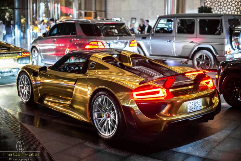 Порше 918 Spyder Gold