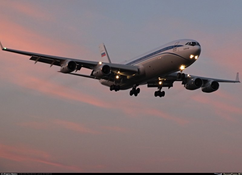 Самолет ил-96-400впу