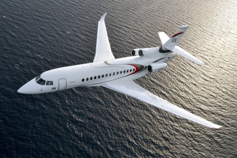 Бизнес Джет Falcon 8x