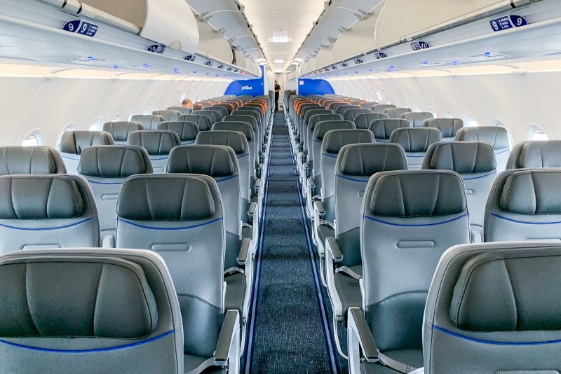 Airbus a320 Red Wings салон
