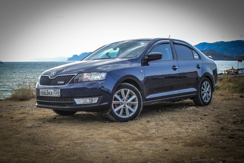 Skoda Rapid Reef Blue