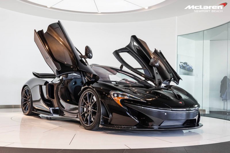 MCLAREN p1 engine on a Glass Stand