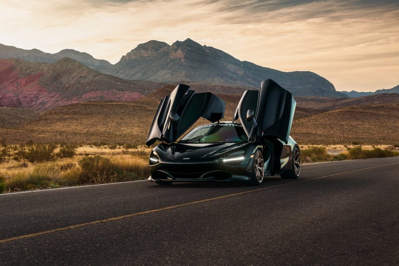 MCLAREN 720s Black