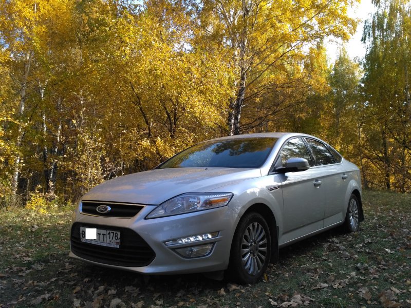Ford Mondeo серебристый
