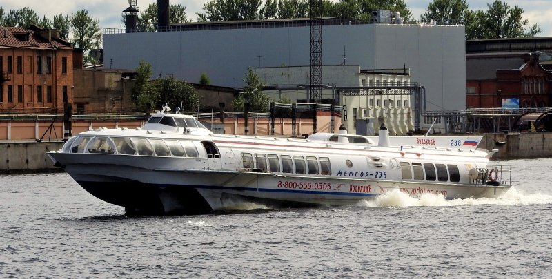 Краны на Химкинском водохранилище