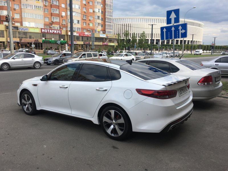 Kia Оптима 2017 белая на литье