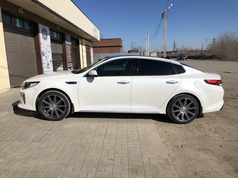 Киа Оптима белая диски р19