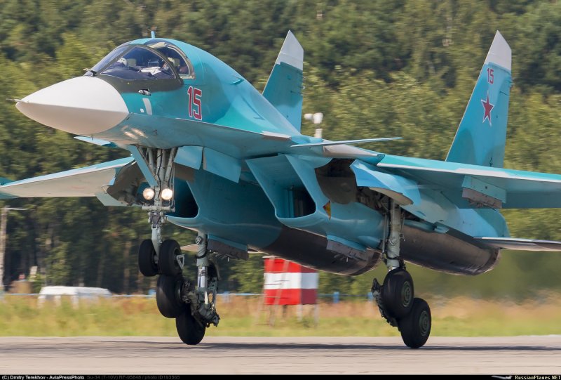 Су-34. Многофункциональный сверхзвуковой истребитель-бомбардировщик.