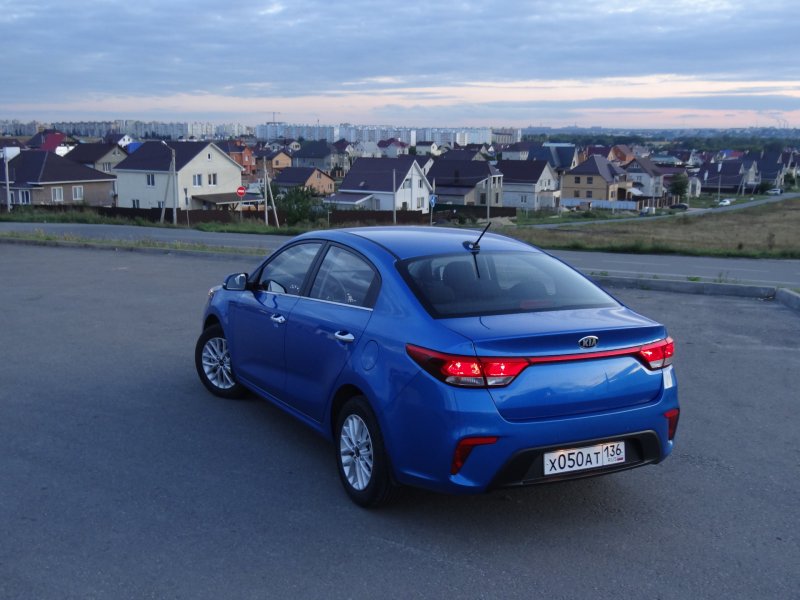 Kia Rio 2017 синий