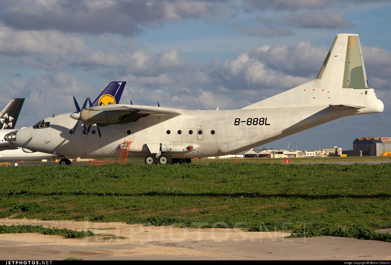 Shaanxi y-8 самолет