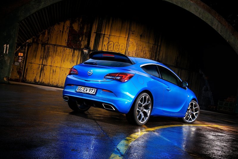 Opel Astra OPC 2013