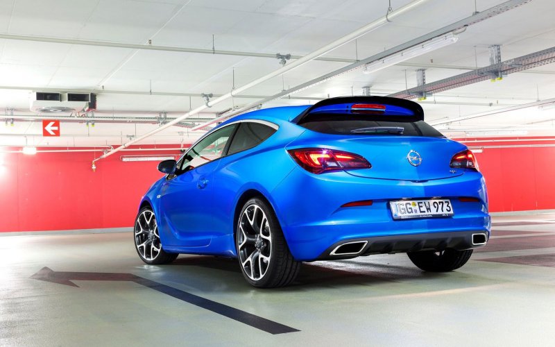 Opel Astra OPC седан