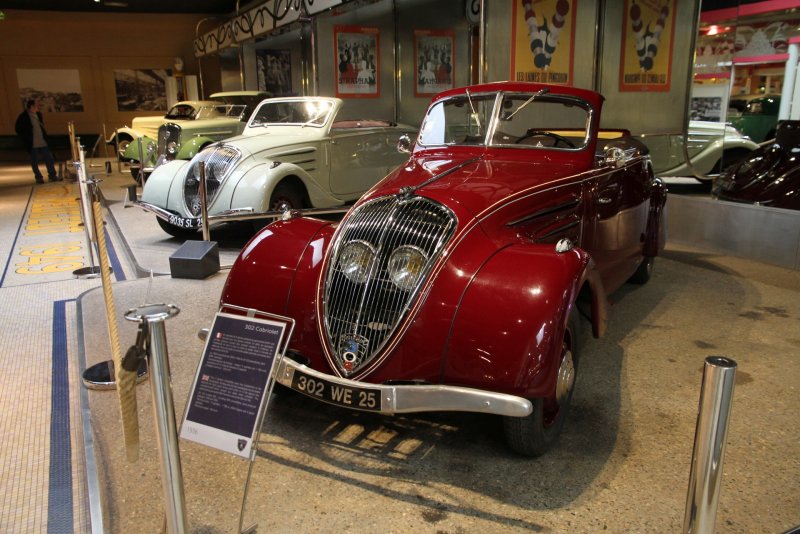 Peugeot 302