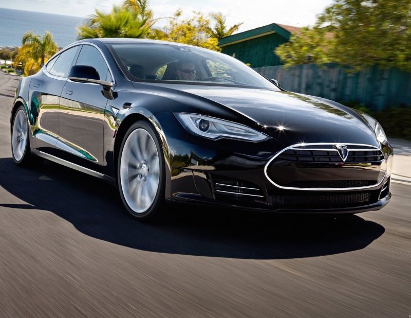 Машина Tesla model s