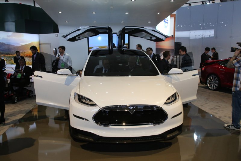 Тесла кроссовер model x