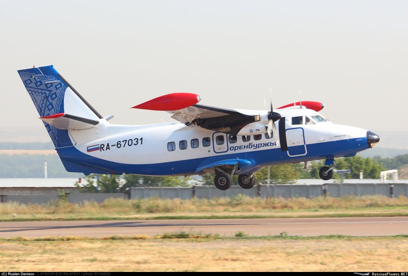 АН-28 L-410