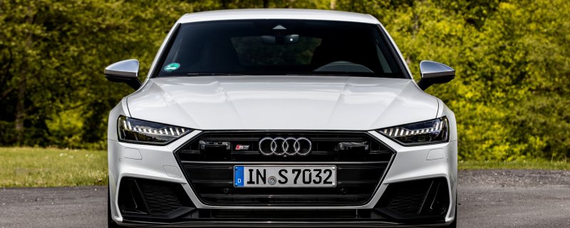 Audi 7 вид спереди