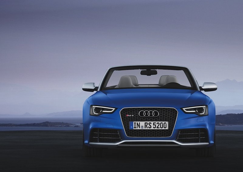 Машина Audi rs5