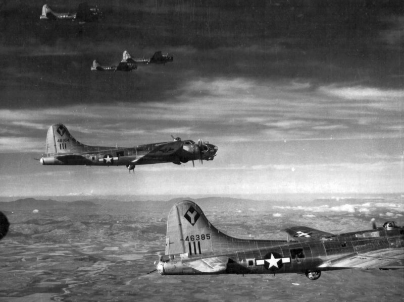 B17 летающая крепость подбитый