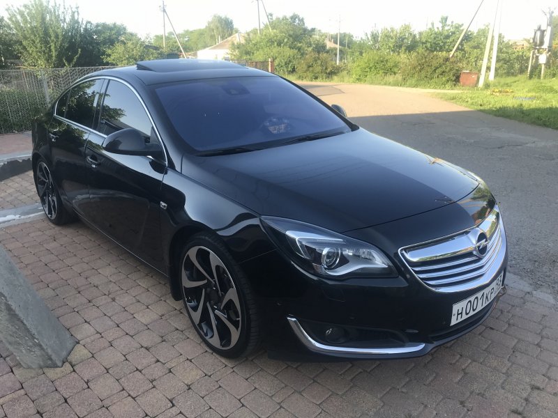 Opel Insignia сбоку