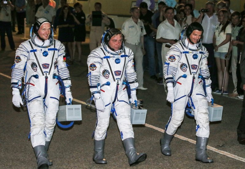 Космонавты перед стартом