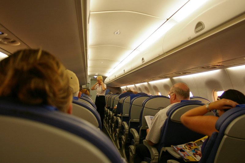 Embraer e170 салон