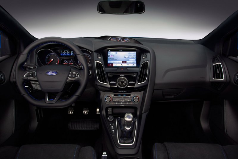 Ford Focus RS 2017 салон