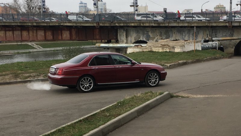 Марка автомобиля с крыльями птицы