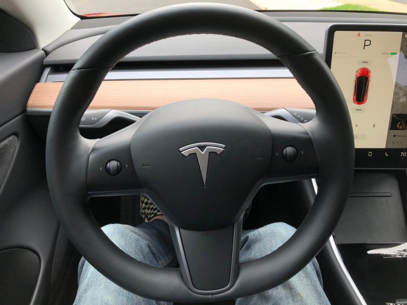 Tesla model 3 руль
