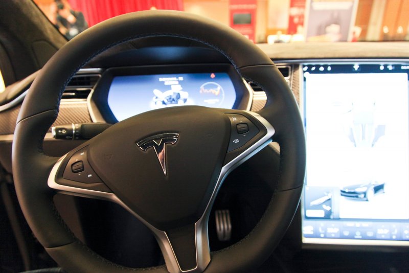 Tesla model 3 руль