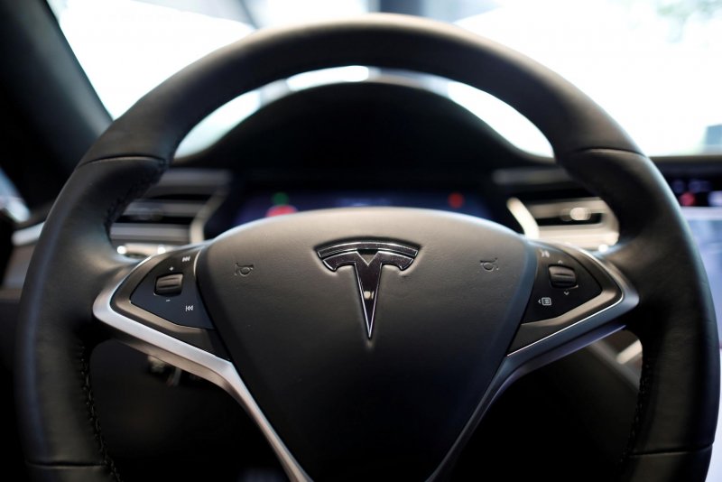 Tesla model s руль