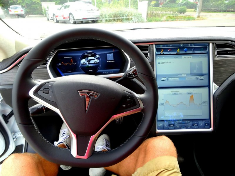 Tesla model s руль