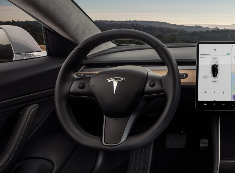 Tesla model 3 руль