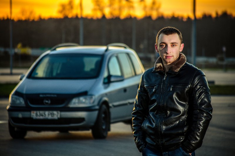 Парень в машине