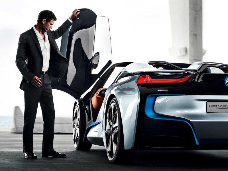 BMW i8 Roadster сзади