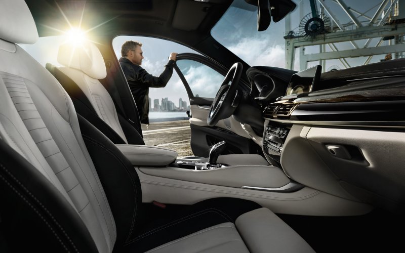 Bmw7 парень салоне
