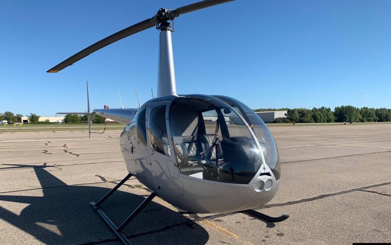 Robinson r66 внутри