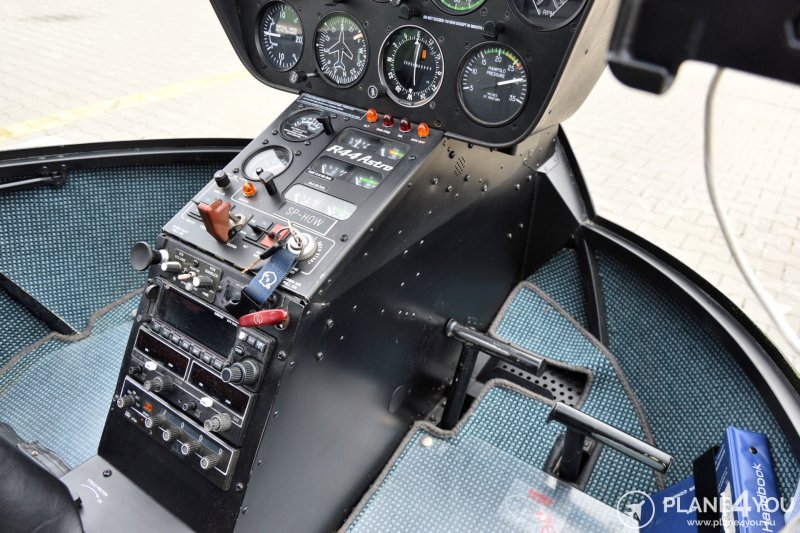 Вертолет Robinson r44 внутри