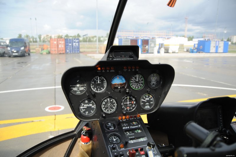 Robinson r44 кабина