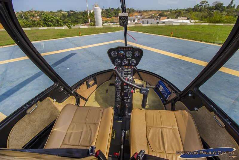 Robinson r66 кабина