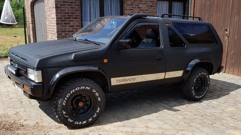 Nissan Terrano 1990 оффроад