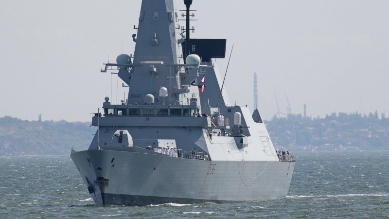 Эсминец королевских ВМС Британии HMS Defender