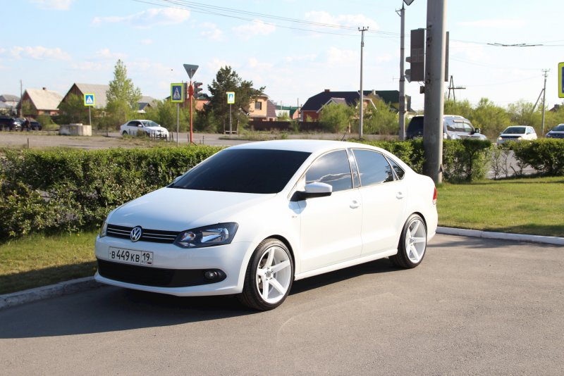 Polo sedan r17