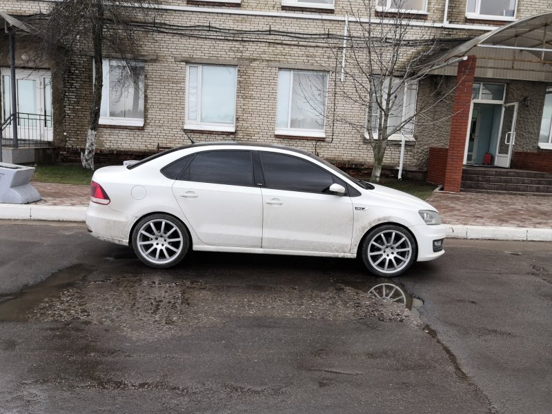 VFS-2 r17 Polo sedan