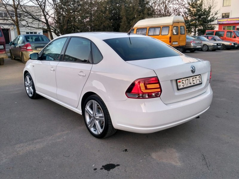 Polo sedan r17