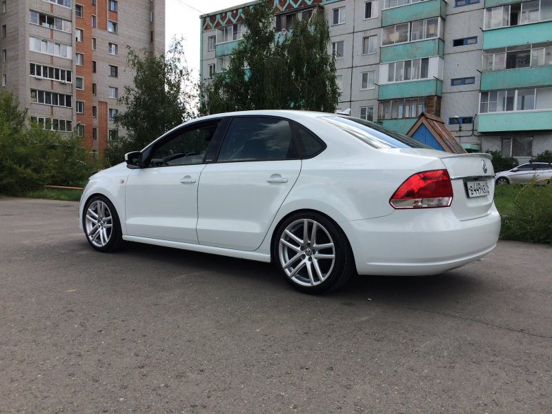 Polo sedan r17