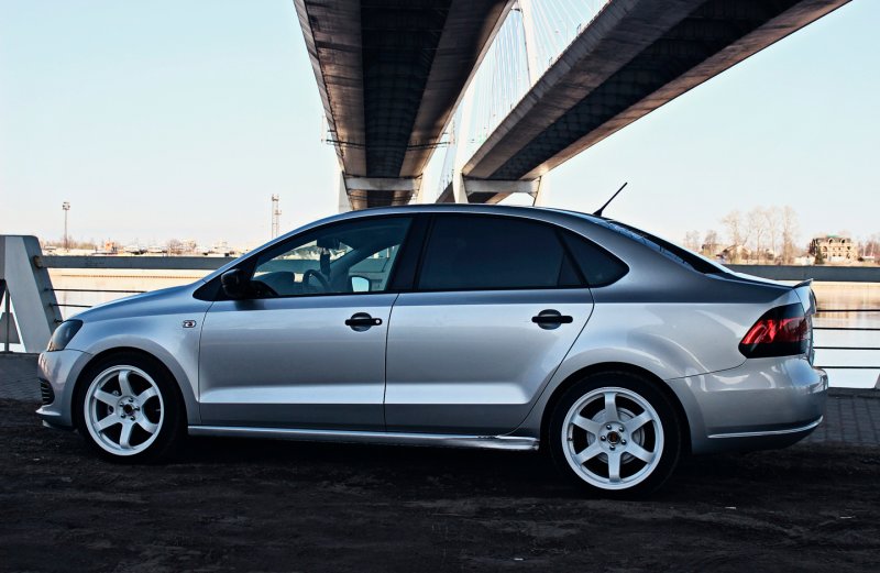 Polo sedan r18