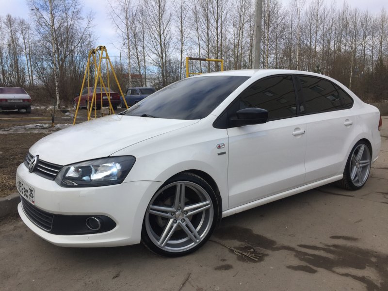 Polo sedan r17